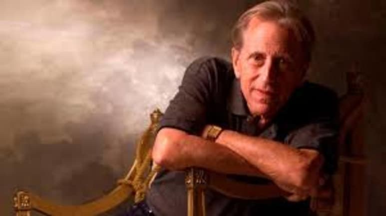 El cineasta cubano Enrique Pineda Barnet, realizador del premiado filme 'La bella del Alhambra' y con una larga y prestigiosa trayectoria artística, falleció este martes en La Habana a los 87 años de edad, informaron medios estatales de la isla. (Especial)