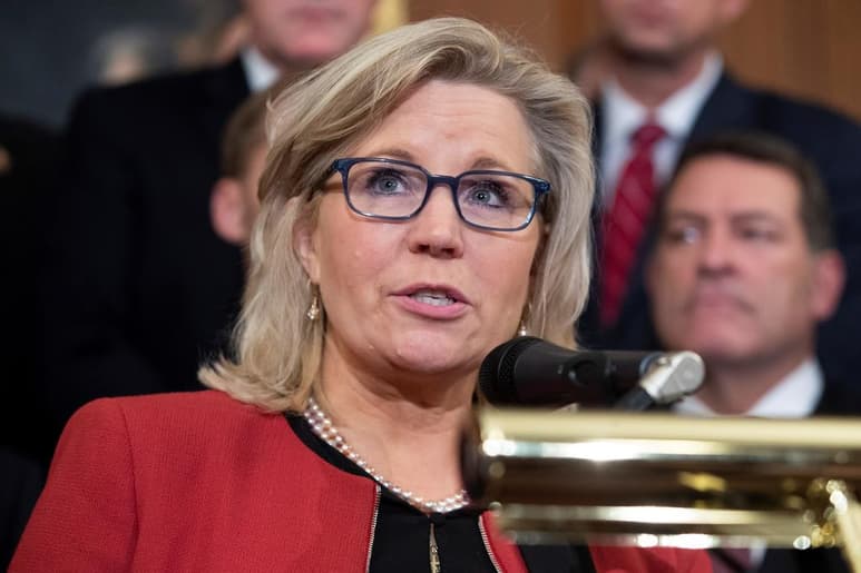 Liz Cheney, número tres de los líderes republicanos en la Cámara Baja de Estados Unidos, congresista por Wyoming y presidenta de la Conferencia Republicana, anunció este martes que votará sí al impeachment de Donald Trump. (ESPECIAL)