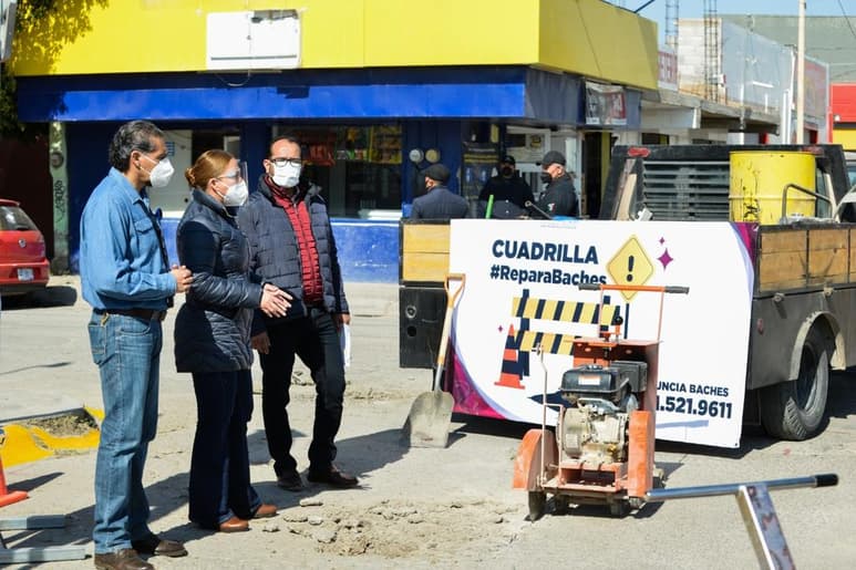 El programa 'Reparabaches' se suma a las acciones que en ese sentido ya realiza el Ayuntamiento pero ahora se busca atender de manera más inmediata los señalamientos de los ciudadanos además de que la alcaldesa, Marina Vitela, anunció una inversión de más de 4 millones de pesos para el mismo. (DIANA GONZÁLEZ)