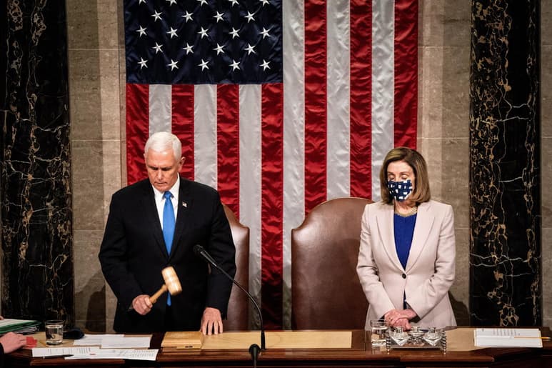 Mike Pence, escribe en una carta dirigida a Nancy Pelosi, que rechaza la enmienda 25 en contra de Donald Trump. (ESPECIAL)