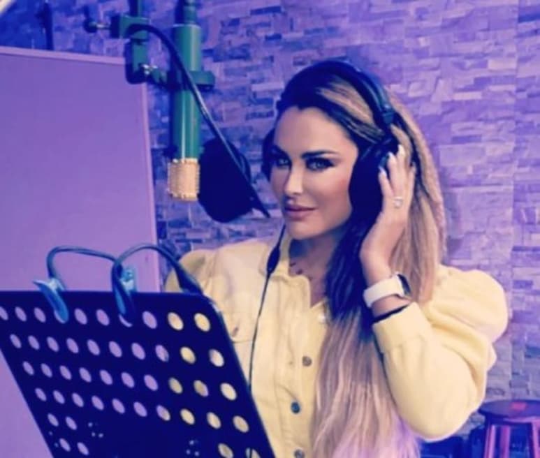 El pasado lunes por la noche, Ninel Conde compartió en su cuenta de Instagram una fotografía desde un estudio musical para anunciar un nuevo proyecto para este 2021. (Especial)