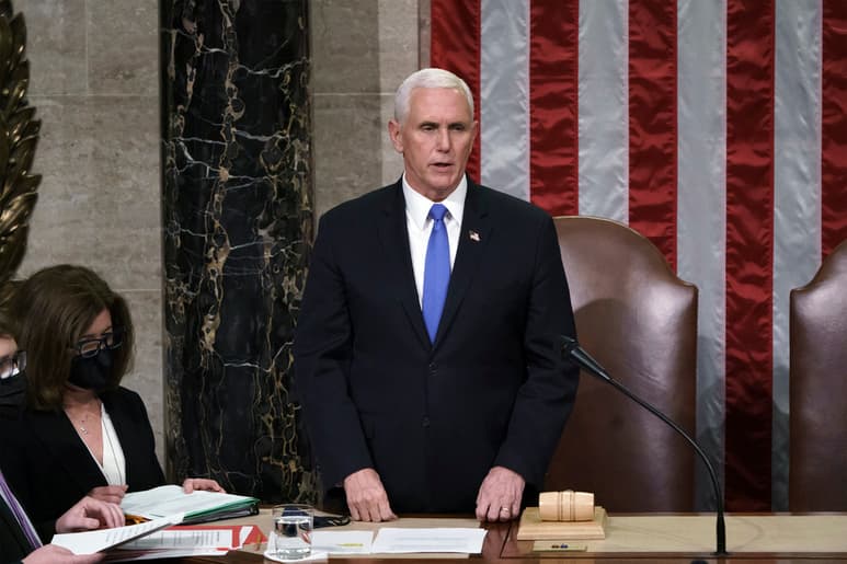 Pence (foto) advirtió que usar esa enmienda 'sentaría un terrible precedente'. (AP)