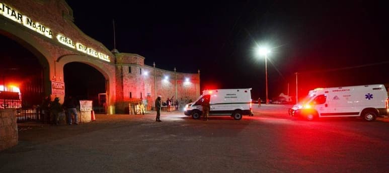 A las nueve de la noche con 45 minutos llegaron las vacunas de Pfizer al campo militar de la capital duranguense.
