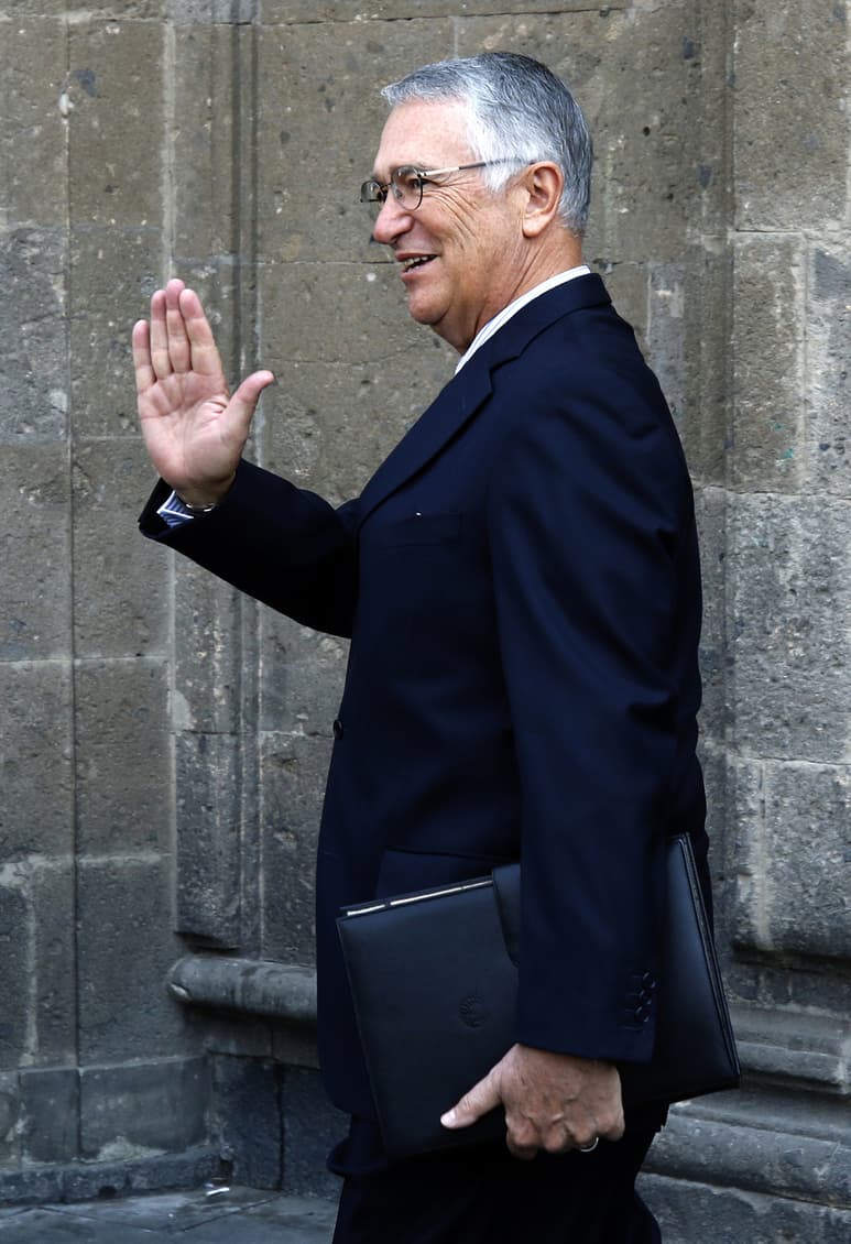 Derivado de la solicitud de los restaurantes para abrir en la Ciudad de México, Ricardo Salinas Pliego, presidente de Grupo Salinas y dueño de Tiendas Elektra lanzó una encuesta en Twitter. (EL SIGLO DE TORREÓN)
