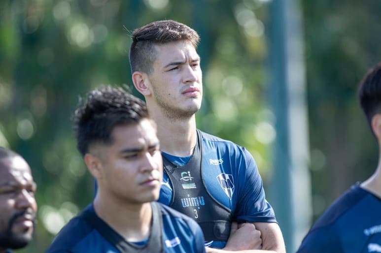César Montes afirma que su mente está puesta en los Rayados, pero la mirada parece traicionarlo cuando recuerda la posibilidad de emigrar al futbol europeo. (ESPECIAL)