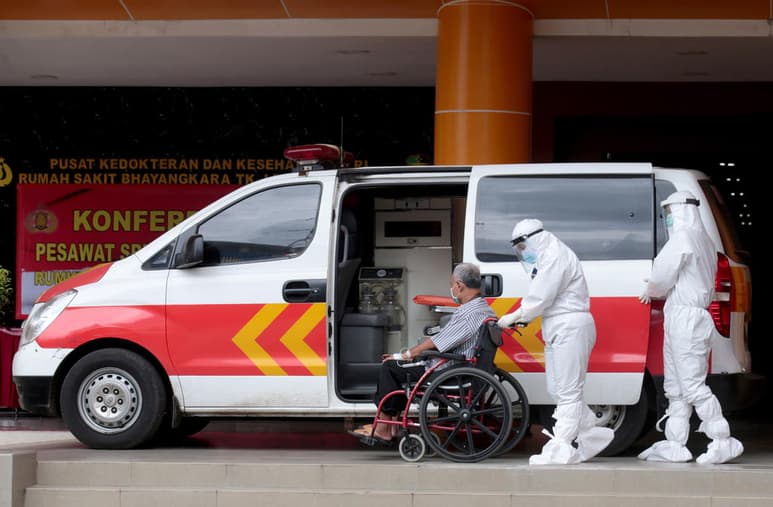 La Organización Mundial de la Salud (OMS) notificó 566.000 nuevos casos de COVID-19 en la última jornada, que elevan el total global a 90 millones. (ARCHIVO)