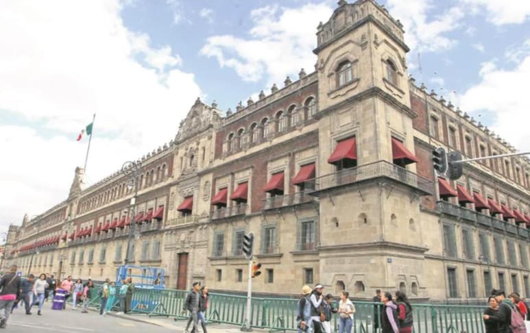 Seis empresas concursan para obtener el contrato por medio de la subcontratación o outsourcing del servicio de limpieza para la Oficina de la Presidencia de la República y cuyas propuestas van desde los 294 a los 524 mil pesos y cuyo fallo se dará a conocer mañana por la tarde.
(ARCHIVO)