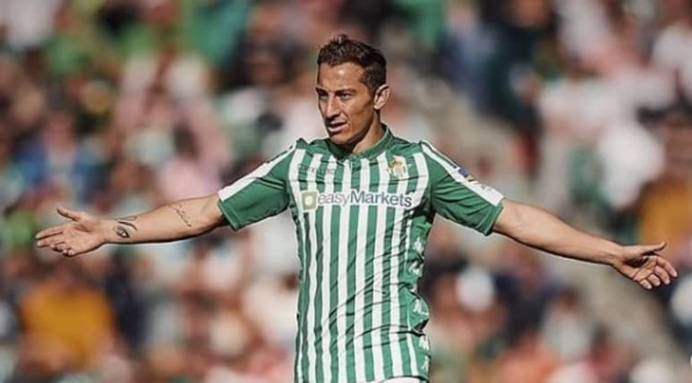 Después de quince días de estar aislado por el COVID-19, Andrés Guardado regresó a los entrenamientos con el Betis de Sevilla. (ESPECIAL)