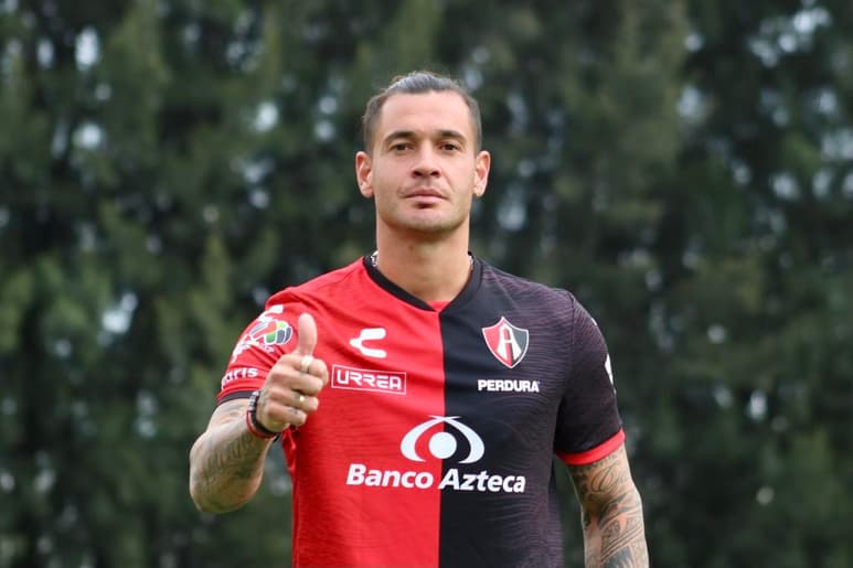 El argentino Milton Caraglio, delantero del Atlas mexicano, aseguró este miércoles que con su regreso al club rojinegro tendrá la continuidad y los minutos de juego que no logró con su anterior equipo, el Cruz Azul. (ESPECIAL)