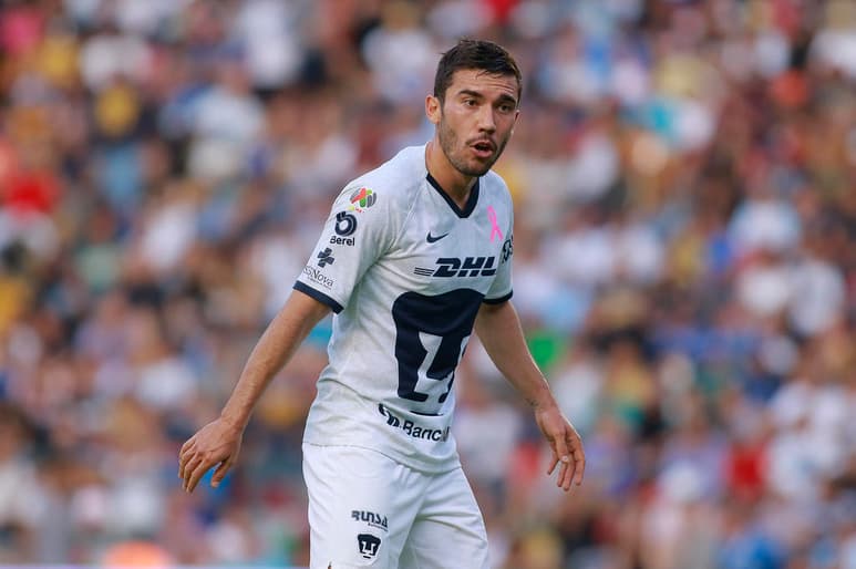Mientras otros equipos luchan y pelean por hacer de refuerzos. En Pumas nada. Mientras otros clubes estiran el presupuesto para traer a alguien a ayudar. En Pumas nada. (ESPECIAL)