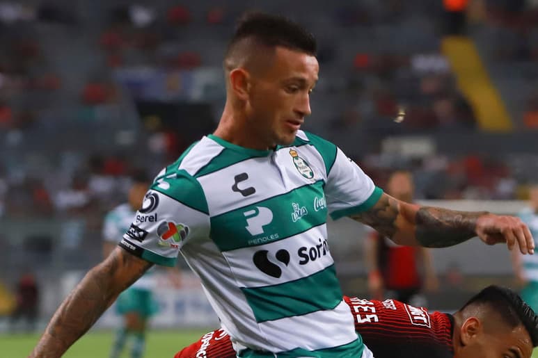 A través de un comunicado Santos Laguna hizo oficial la tarde de este miércoles el volante uruguayo Brian Lozano, será sometido a una nueva intervención quirúrgica. (ARCHIVO)