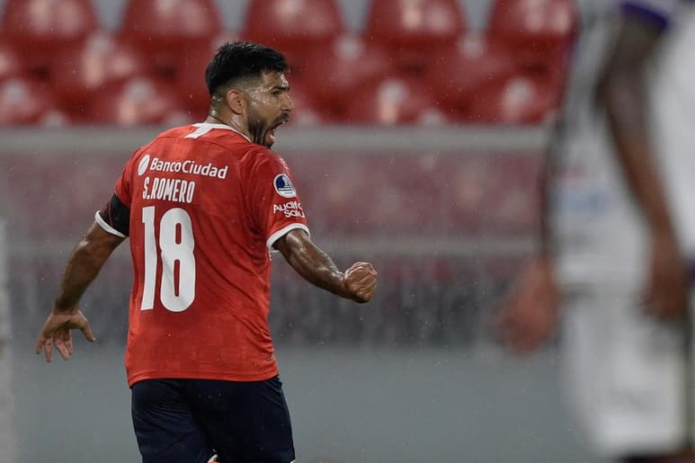Acabó el plazo para que el Independiente de Avellaneda pague lo que le adeuda al América de México por la venta de Silvio Romero y Cecilio Domíguez. (ESPECIAL)