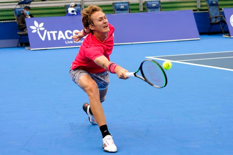 Hubert Hurkacz fue demasiado bueno para Sebastian Korda en la final del Abierto de Delray Beach. Y también tuvo un poco de suerte en su último punto. (ESPECIAL)