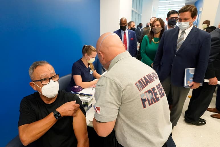 Florida fue de los primeros estados en autorizar que gente de 65 años o más pueda vacunarse. (ARCHIVO) 