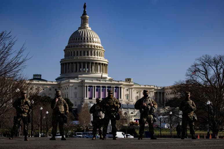 El FBI dijo que violentos partidarios de Trump planean manifestaciones de protesta en las capitales de los 50 estados y en Washington en la semana previa a la asunción de Biden. (ARCHIVO)