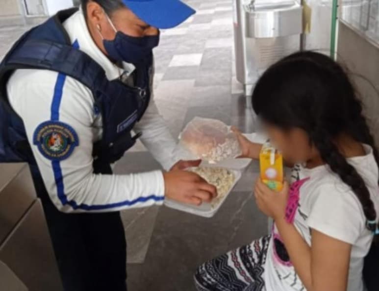 Una niña de ocho años de edad fue rescatada del metro de la CDMX el pasado miércoles por autoridades de la Secretaría de Seguridad Ciudadana (SSC) al hacer sus labores de vigilancia y seguridad. (Especial)