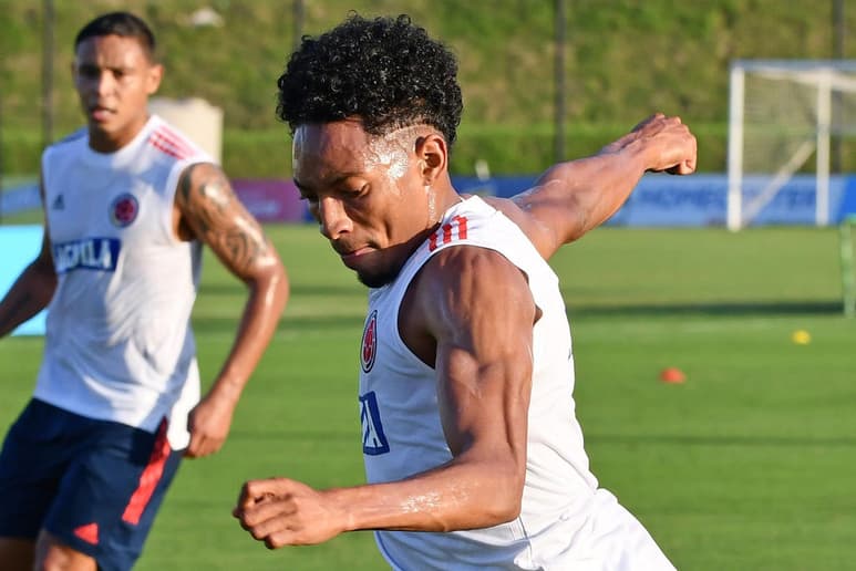 El jugador colombiano Johan Mojica se encuentra en las oficinas del Elche CF donde negocia su incorporación al equipo ilicitano para lo que resta de temporada. (ESPECIAL)