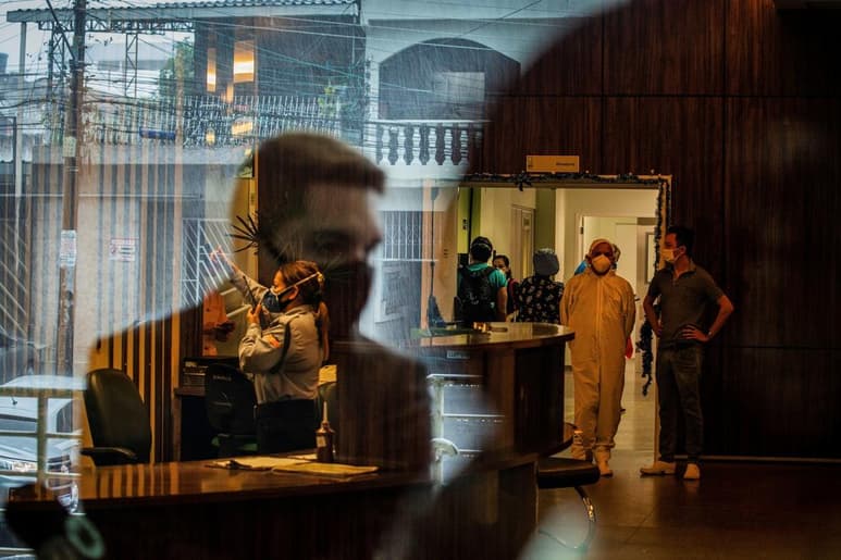 El ministro de Salud de Brasil, Eduardo Pazuello, admitió este jueves el 'colapso' por el que pasa la salud pública en el estado de Amazonas (norte), principalmente en Manaos, la capital regional, como consecuencia del recrudecimiento en esa región de la pandemia del coronavirus. (ESPECIAL)