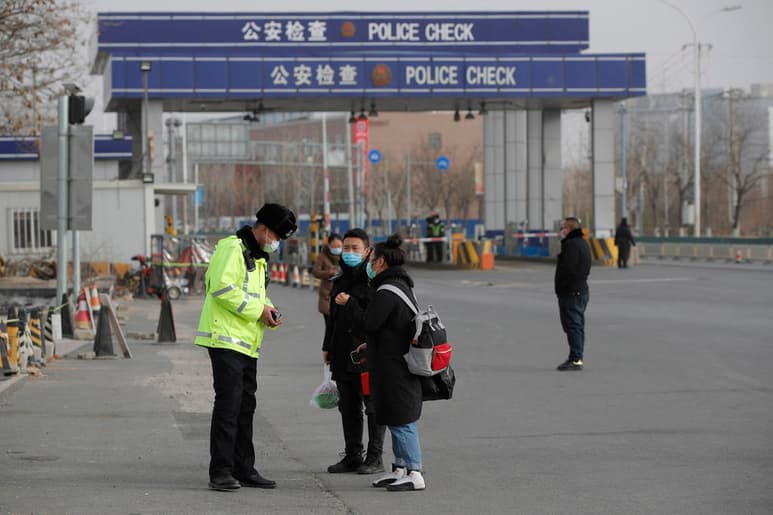 Los rebrotes del coronavirus SARS-CoV-2 en el noreste de China, en las provincias de Hebei y Heilongjiang, situaron la última cifra de nuevos contagios en 144, niveles no registrados en el país asiático desde principios de marzo. (ESPECIAL)