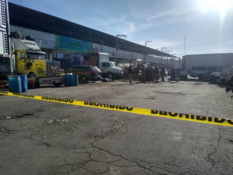 El hombre murió en el lugar, pues presentaba un disparo de arma de fuego en la frente y la mujer resultó con un disparo en el cuello y falleció horas después. (EL SIGLO DE TORREÓN)
