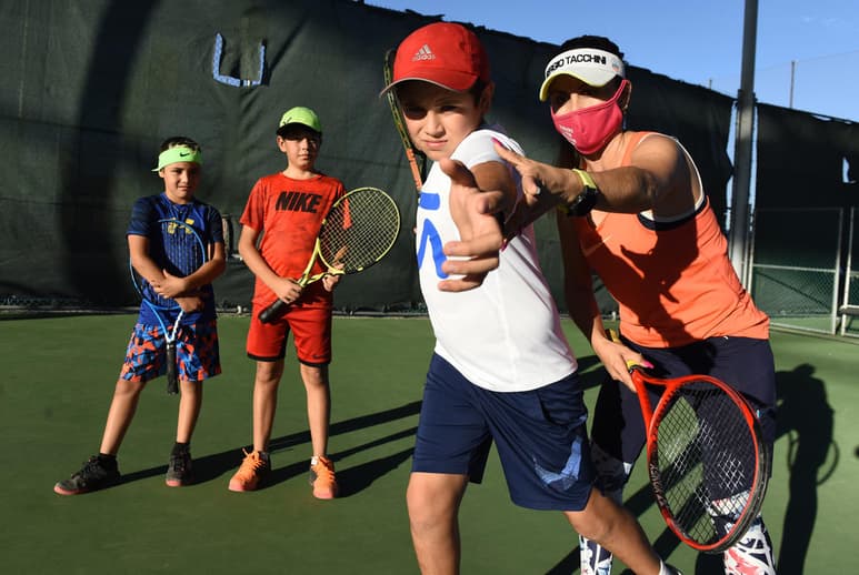 Enorme reto para Daniela Muñoz Gallegos, directora de la Academia Tigers de Tenis. (Fotos de Erick Sotomayor y Jesús Galindo)
