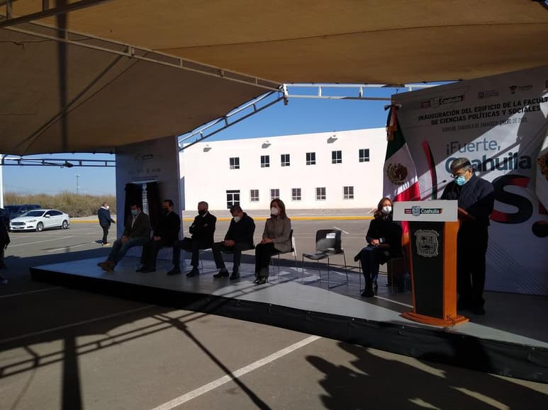 El rector de la máxima casa de estudios, Salvador Hernández Vélez, aseguró que producto de sus ahorros, la Universidad desembolsó alrededor de 750 mil pesos para el equipamiento de la FCPyS. (EL SIGLO DE TORREÓN)