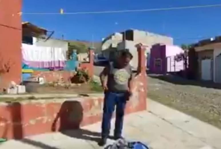 Daniel Guadarrama, enfermero camillero del ISSSTE de Nayarit con 8 años de experiencia en su labor, publicó en las redes sociales un video donde renuncia a sus funciones tras no recibir la vacuna contra el COVID-19. (Especial)