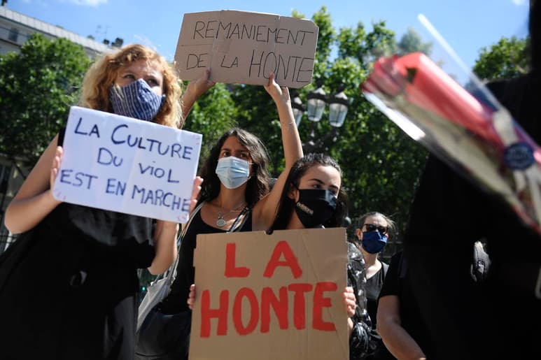 La etiqueta #MeTooInceste se ha convertido en tendencia en Twitter, donde, con unos 6,000 tuits este sábado, hombres y mujeres relatan sus historias, en algunos casos acompañadas de fotografías de ellos de pequeños con la edad que tenían cuando sucedieron los hechos. (ARCHIVO)