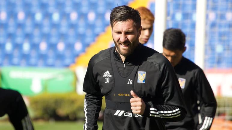 André Pierre Gignac, delantero de los Tigres de la UANL que ya hizo su primera anotación del torneo Guard1anes 2021 en la jornada uno ante el campeón León, estaría descartado para el duelo de este domingo ante Santos Laguna. (ESPECIAL)