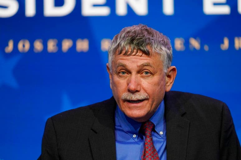 Eric Lander, nombrado por el presidente electo estadounidense Joe Biden como director de la Oficia de Políticas de Ciencia y Tecnología, habla en un evento en el teatro The Queen en Wilmington, Delaware, el sábado, 16 de enero del 2021. (AP Foto/Matt Slocum)