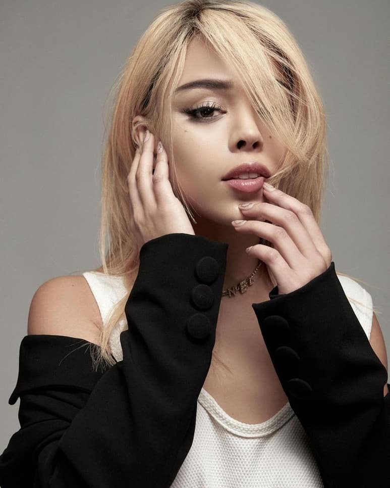 Molesta. Cuando Danna Paola se enteró que habían filtrado su disco entró en shock, luego se repuso.