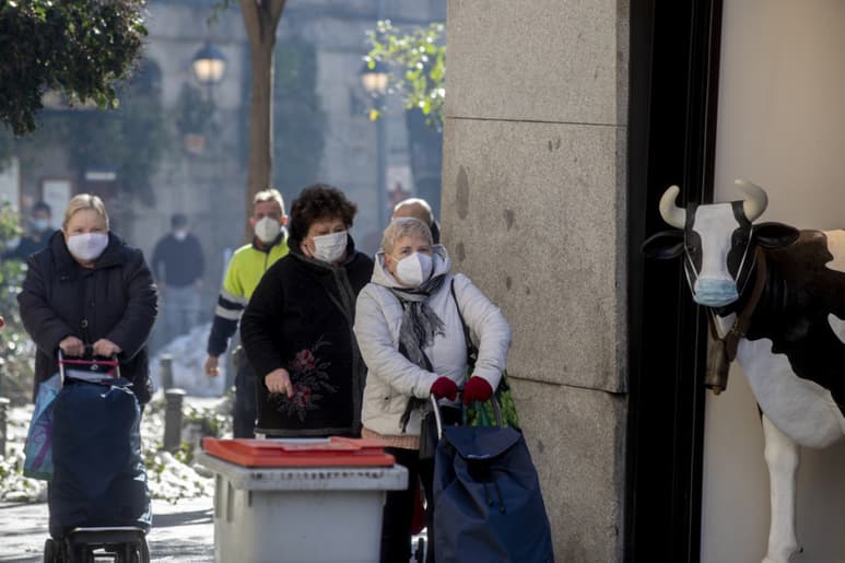Según Sanidad de este viernes, se registraron 40,197 nuevos casos, una cifra diaria de contagios sin precedentes en España. (AP)