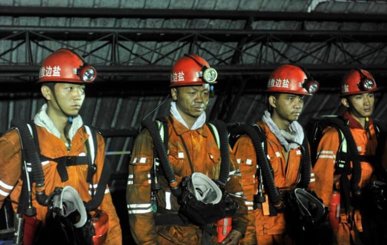 Al menos 12 de los 22 trabajadores que quedaron atrapados hace más de una semana tras una explosión en una mina en el este de China continúan con vida, informa hoy la prensa oficial. (ESPECIAL)