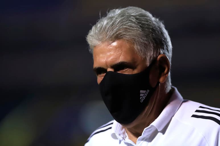 Ricardo Ferretti, restó importancia a la hegemonía que tiene Santos Laguna sobre su equipo, los Tigres UANL, cuando juegan en el Estadio Corona, al asegurar que solamente son números. En diciembre del presente año, se cumplirá una década del último triunfo de los felinos en Torreón. (ESPECIAL)