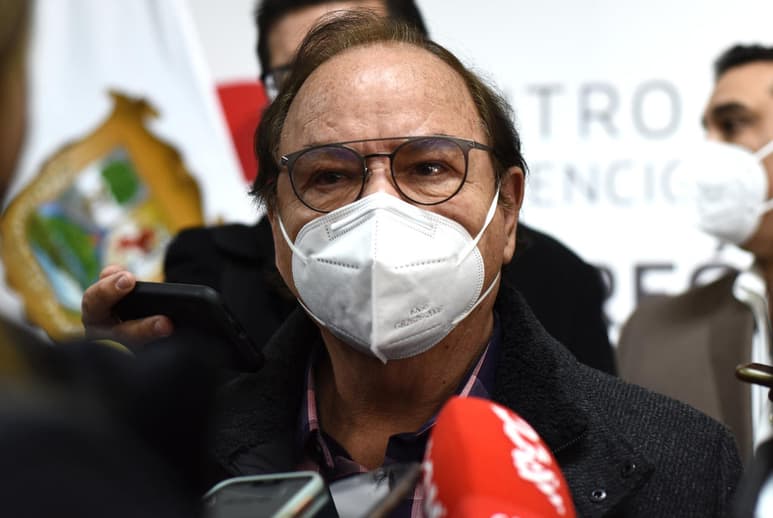 'Ahorita estamos en naranja, ahorita para nosotros estamos en naranja, prácticamente en todo el estado. Ahorita estamos en anaranjado y los hospitales no están saturados, estamos a menos del 55 por ciento, hemos estado en mucho más', señaló Roberto Bernal. (ARCHIVO)
