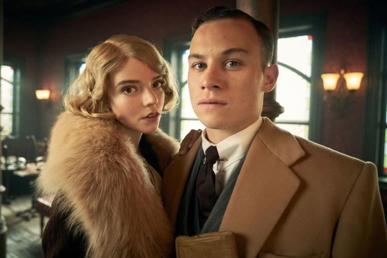 La aclamada serie internacional de la BBC Peaky Blinders llegará a su fin con su sexta temporada, que comenzó a filmarse este lunes tras un 'retraso forzado por la pandemia de covid', aunque su historia 'continuará de otra forma', según confirmaron en un comunicado sus productores. (ESPECIAL)