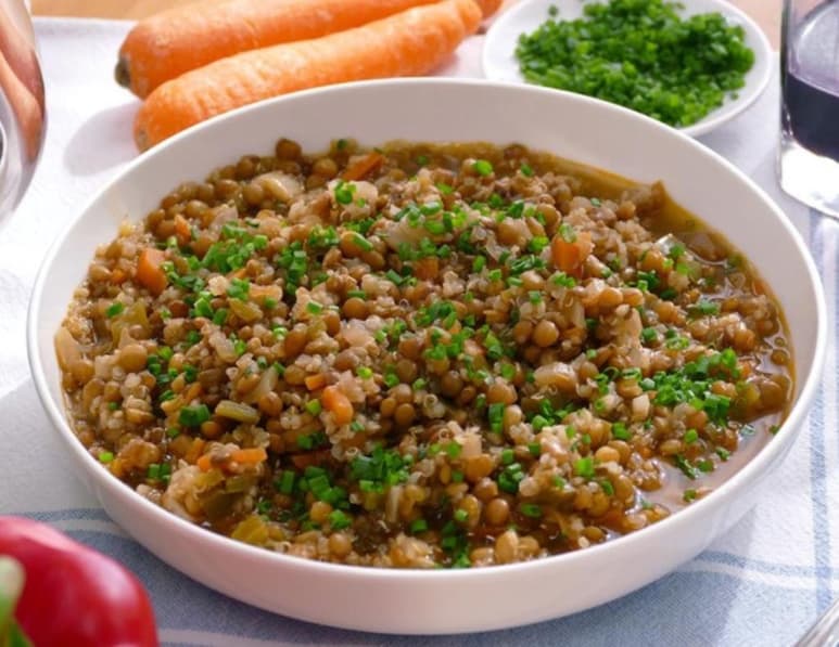 Las lentejas son granos que pertenecen a la familia de las leguminosas. Se trata de un alimento que aporta grandes beneficios a la salud, y que se puede preparar con diferentes ingredientes de manera sencilla. (Especial)