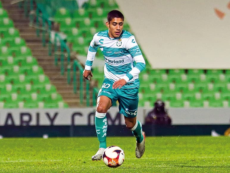 Omar Campos jugó en los minutos finales del duelo ante Tigres, y se convirtió en el octavo canterano que debuta Guillermo Almada. (CORTESÍA)