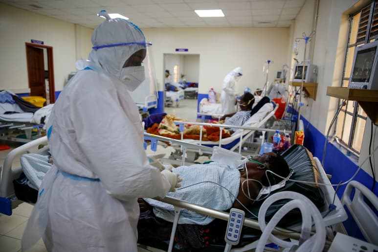La ventilación mecánica ha sido una de las únicas alternativas para mantener con vida a pacientes. (ARCHIVO)