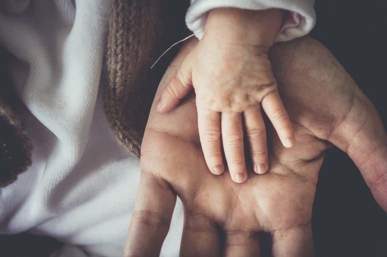 El hombre confiesa que comienza a dudar ser el padre del niño. (INTERNET)