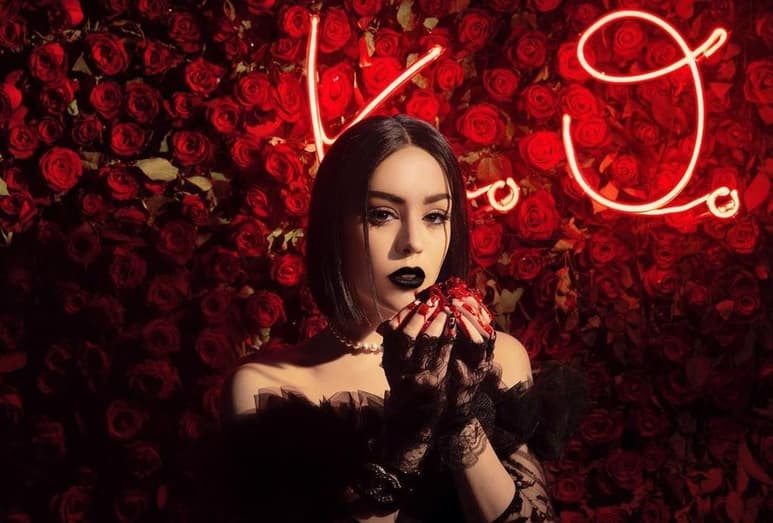 Danna Paola dice que ha dejado atrás la filosofía de “calladita te ves más bonita”. La cantante y actriz mexicana presenta K.O. (nocaut, por sus siglas en inglés), un álbum con el que declara que el machismo en sus relaciones sentimentales ya no tiene lugar. (INSTAGRAM)