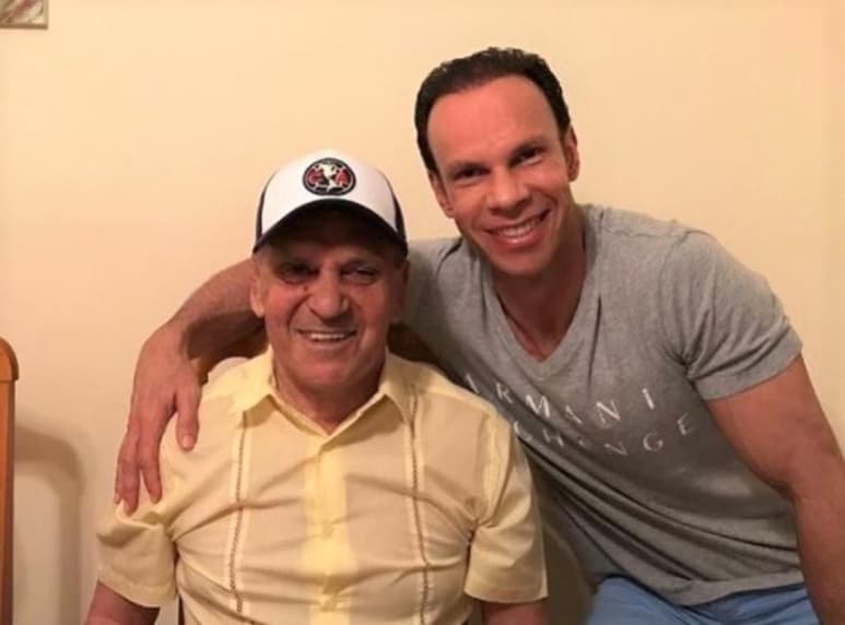 El exfutbolista y hoy analista deportivo, Luis Roberto Alves “Zague”, comunicó a través de sus redes sociales el fallecimiento de su padre. (ESPECIAL)