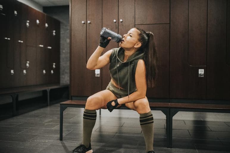 Rehusar la ropa sucia del gimnasio antes de lavarla, es algo que todos hemos hecho pero nadie quiere admitir. (ARCHIVO)