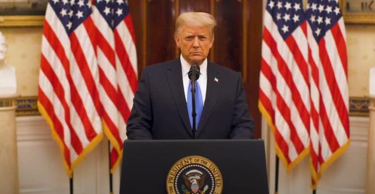 El presidente saliente de EUA, Donald Trump, destacó este martes que deja la Casa Blanca siendo 'el primer presidente en décadas que no ha comenzado nuevas guerras', en un mensaje de despedida antes de ser reemplazado por el demócrata Joe Biden, que tomará posesión el miércoles. (ESPECIAL)