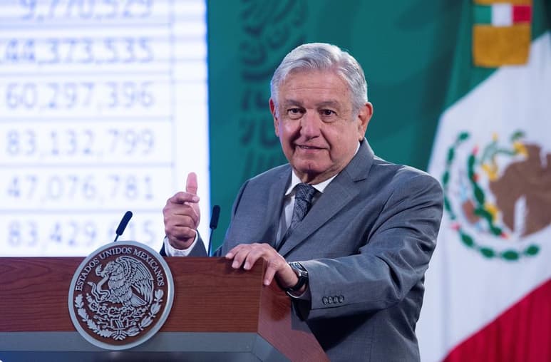 La Consejería Jurídica de Presidencia de la República solicitó al Tribunal Electoral del Poder Judicial de la Federación (TEPJF) que analice el acuerdo emitido por el INE, en el cual se establecen los criterios para el que el presidente Andrés Manuel López Obrador evite hablar sobre las elecciones en la 'mañanera' al considerar que las medidas cautelares emitidas por el Instituto establecen un mecanismo de censura. (ARCHIVO)