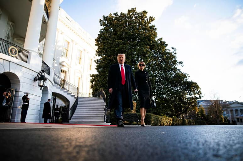 Trump se retiró de la sede presidencial minutos después de las 07:00 horas de este miércoles. (EFE)