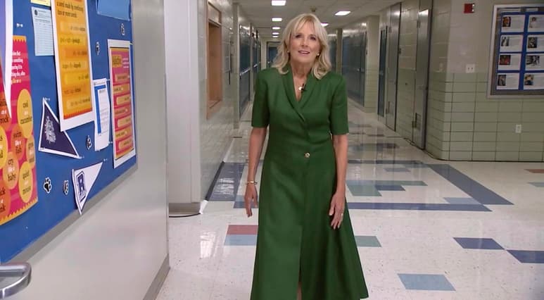 Jill Biden, la flamante primera dama de Estados Unidos, hará historia al mantener su empleo de profesora pese a las demandas de su nuevo rol, en el que marcará a buen seguro un fuerte contraste con su predecesora, Melania Trump. (ARCHIVO)