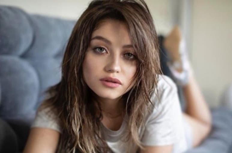 La actriz y cantante Karol Sevilla empezó este 2021 llena de trabajo con el lanzamiento de su nuevo sencillo, sin embargo el Coronavirus llegó a su vida para ponerle una pausa. (ESPECIAL)
