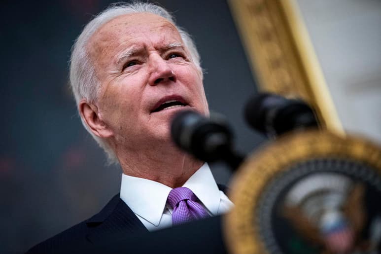 El nuevo presidente de Estados Unidos, Joe Biden, alertó este jueves de que la cifra de muertos por COVID-19 en su país superará probablemente los 500,000 en febrero, y reconoció que le llevará meses 'darle la vuelta' a la estrategia encarada por su predecesor, Donald Trump. (AGENCIAS / EFE)
