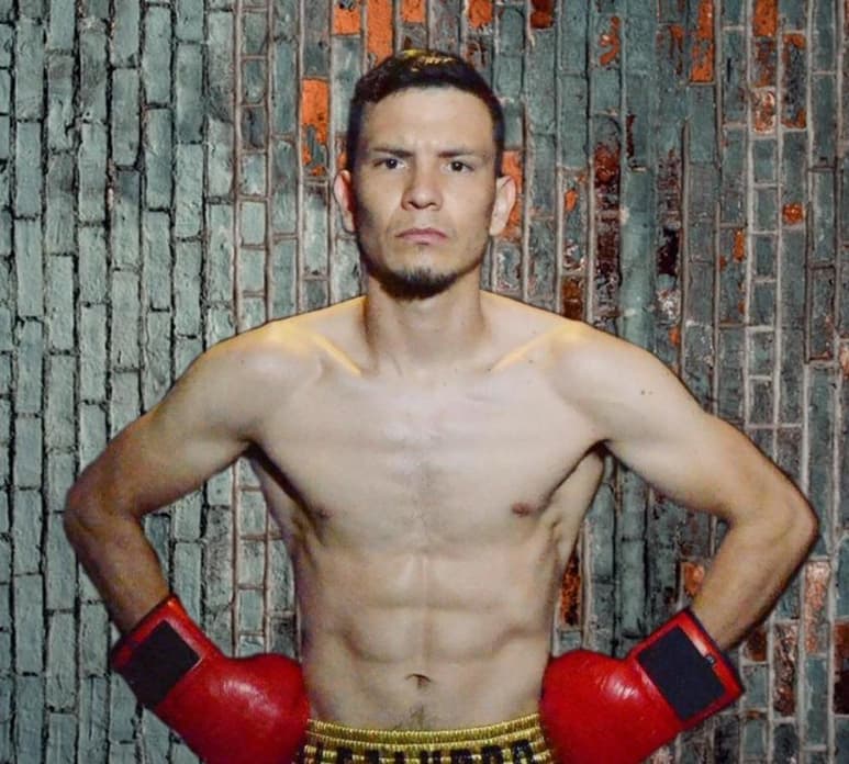El invicto noqueador Bryan 'El Niño Maravilla' Flores no deja nada a la suerte, y trabaja arduamente en conseguir su más grande sueño, ser el primer campeón mundial nacido en Ciudad Juárez, y darle a la afición fronteriza un motivo para celebrar. (ESPECIAL)